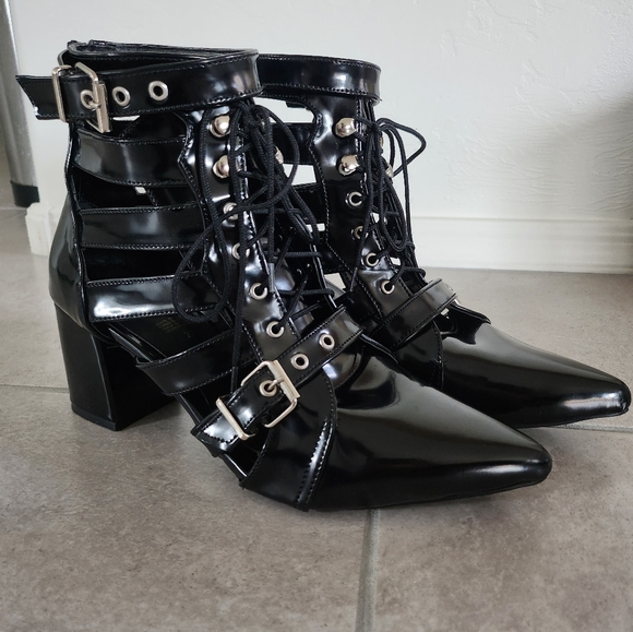 Boots - Picture 1 of 8